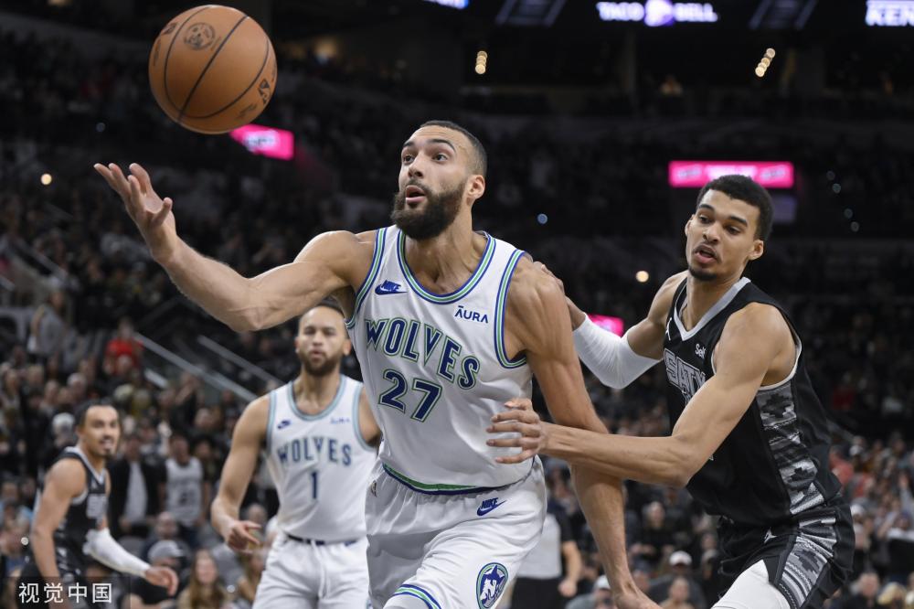 展的年轻人 展的年轻人