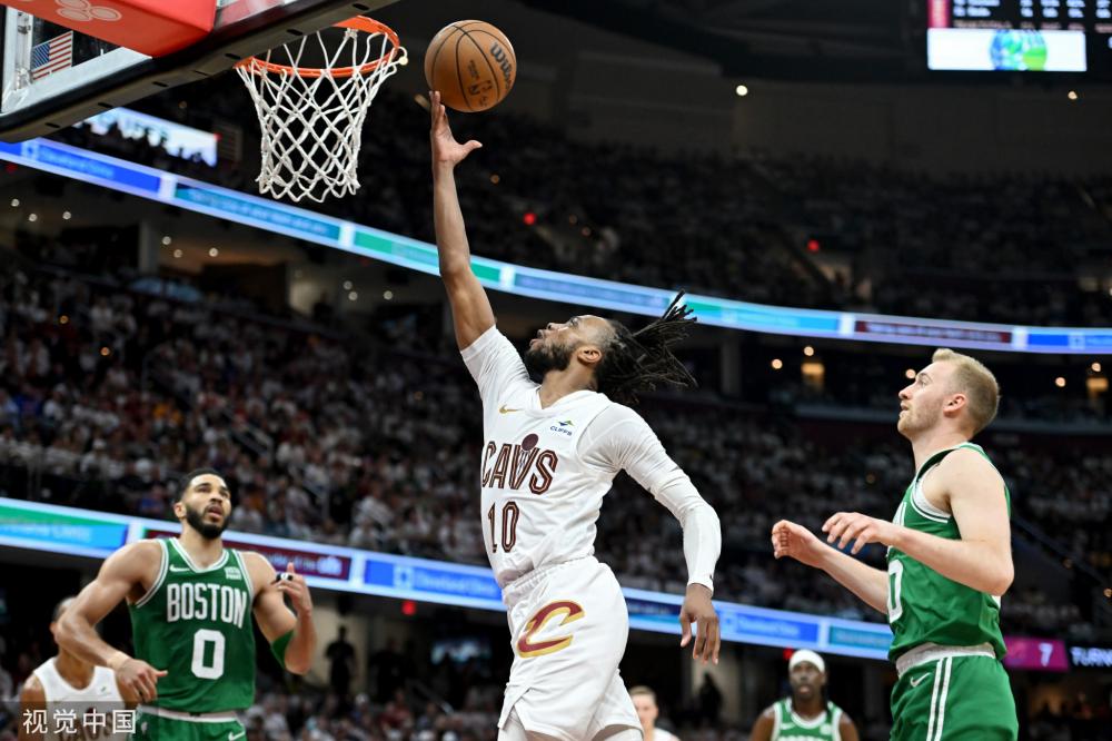 三分球更是 三分球更是